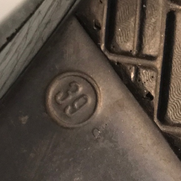 DANSKO Sz 39 black with silver glitter sheen. - Picture 9 of 10